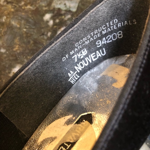 Private Collection women’s pumps 7 1/2M black with beefed design toe - Picture 9 of 9